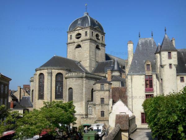 Santa Maria Saint-Ouen-de-Mimbré Exterior foto